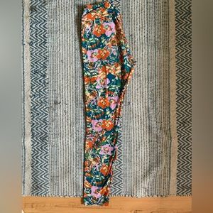 Lularoe floral leggings “one size”
